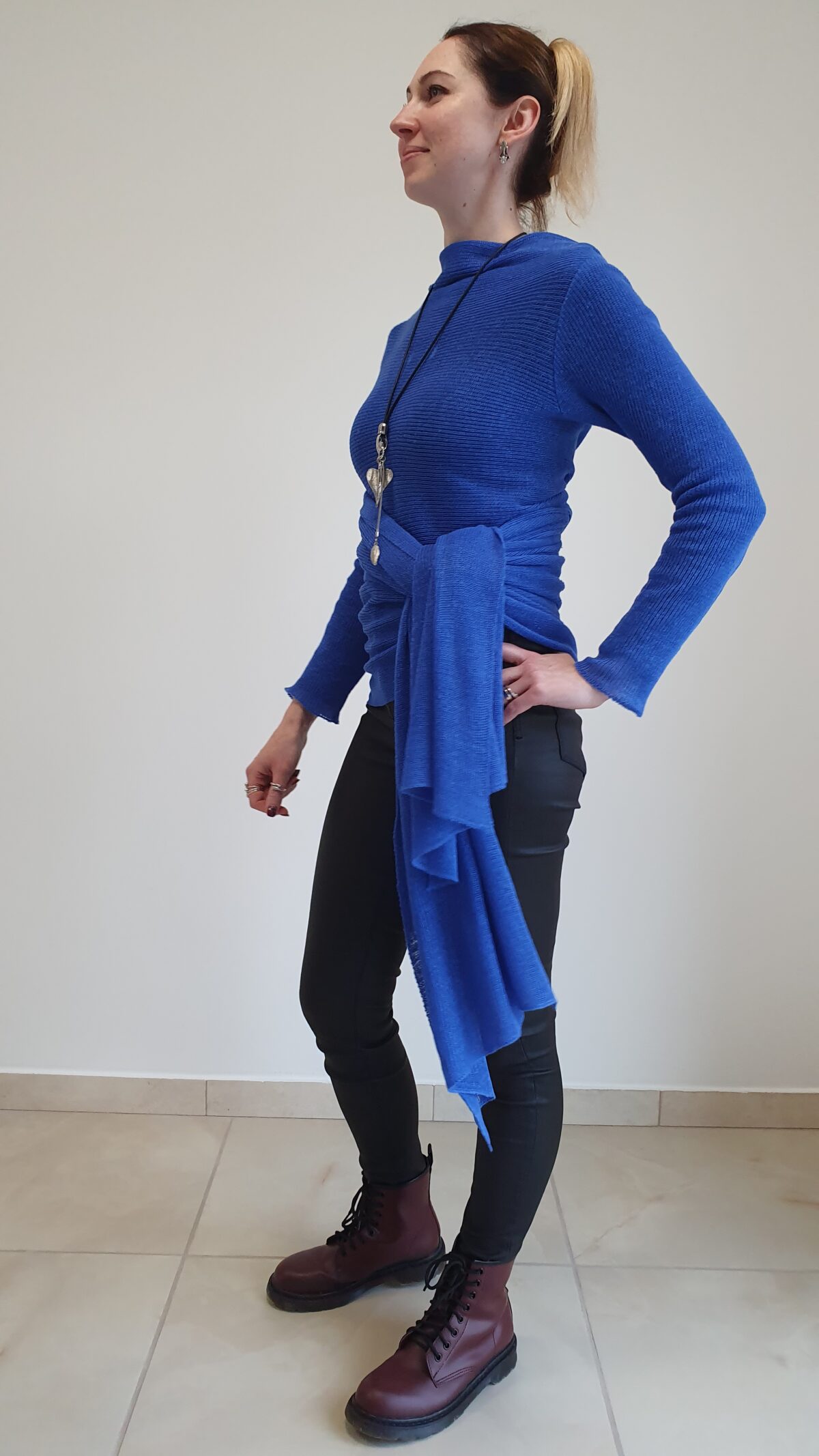 EGLESNA ELORA / Linen Wrap with Sleeves in Cornflower Blue